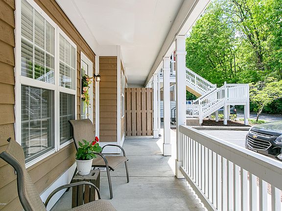 4th image of 225 Crescent Hill Pl APT 108