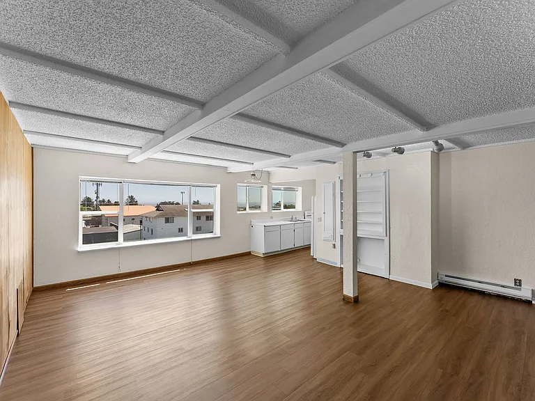 619 Chetco Ave #4 — Photo 1