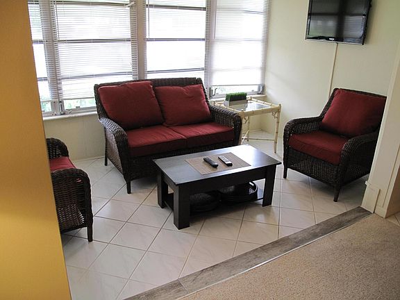 4th image of 1202 S Drive Circle #B