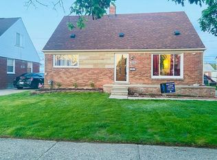 26040 Ronald St, Roseville, MI 48066