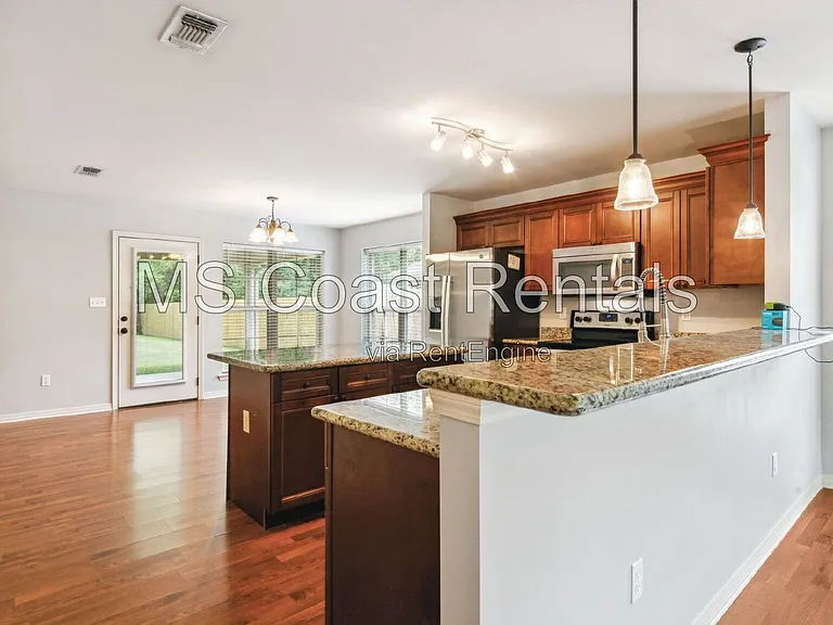 11523 Caroline Ct — Photo 7