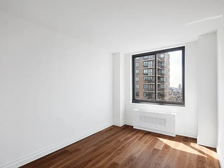 200 E 82nd St #21DE — Photo 6