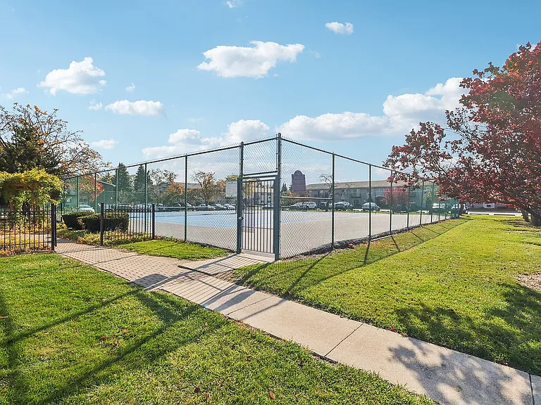 36-web-or-mls-Kennedy Dr-0611-915