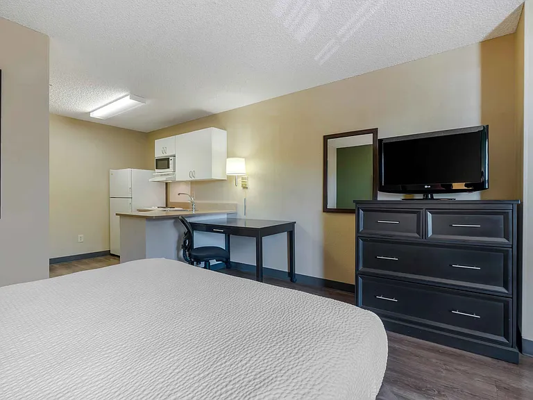 Studio Suite - 1 Queen Bed