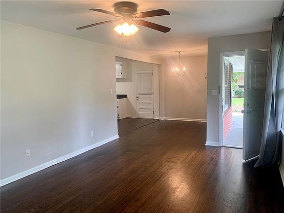 4th image of 328 Robin Ln SE
