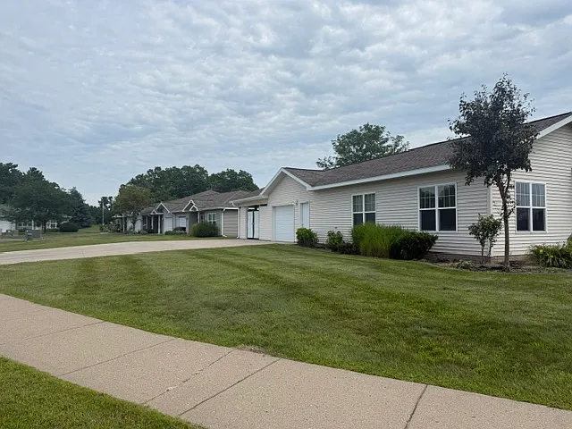 739 W Lucas Ln #819 — Photo 1