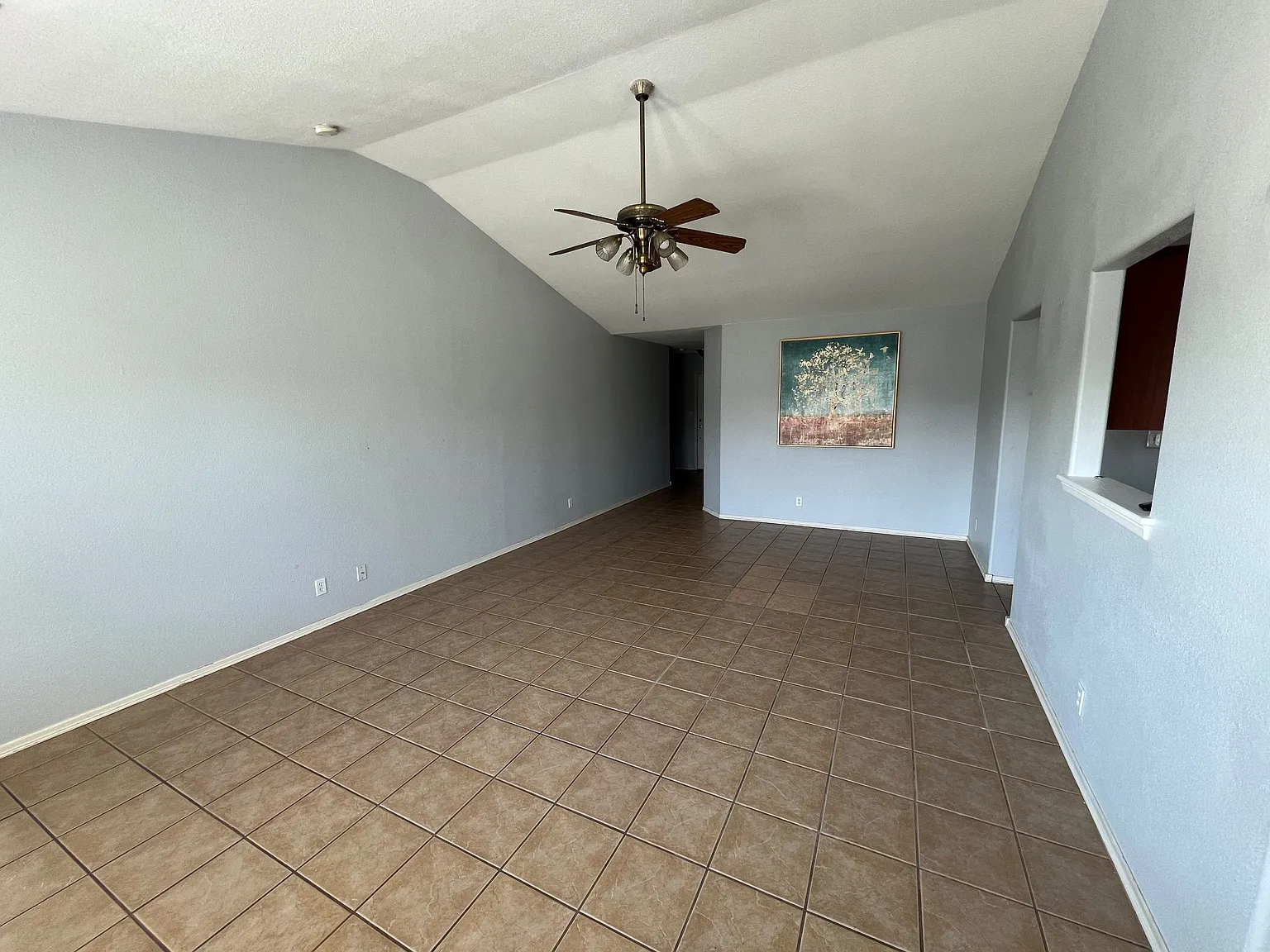 3 bed, 1400 sqft, $1,650 — Photo 2