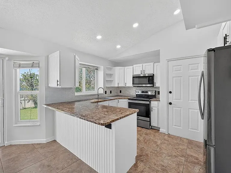 2289 N Sunset Dr W — Photo 5