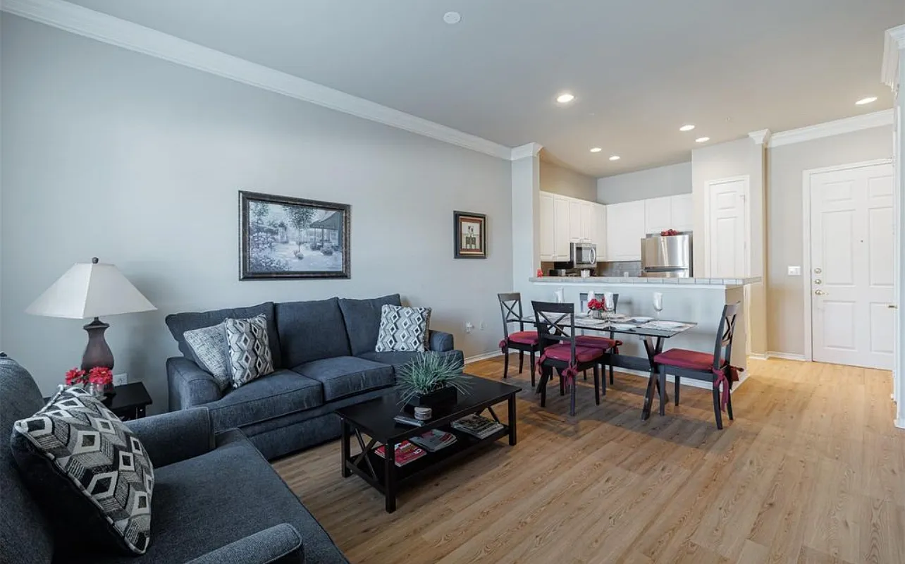 1 bed, 664 sqft, $1,900 — Photo 4