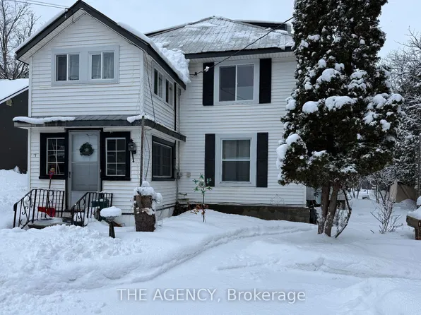 31 Brunel Rd, Huntsville, ON P1H 1P4