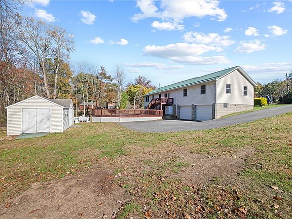5th image of 205 Horseshoe Dr