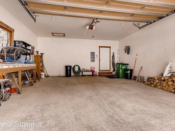 5th image of 452 Doris Dr