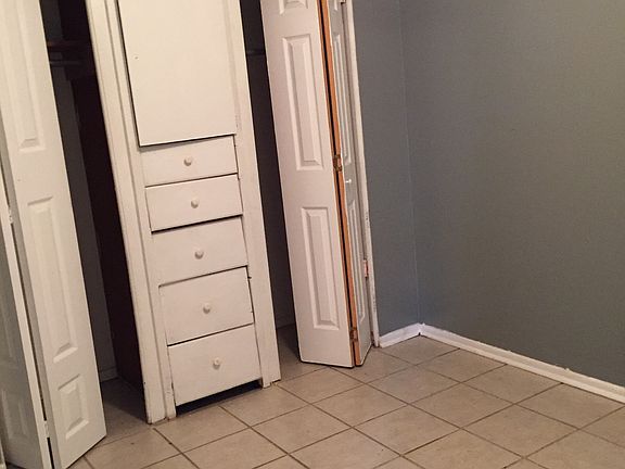 4th image of 903 Drury Ln APT 1