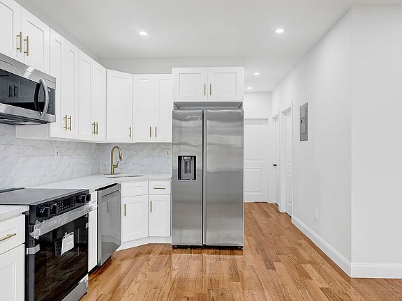 2nd image of 1559 Remsen Ave