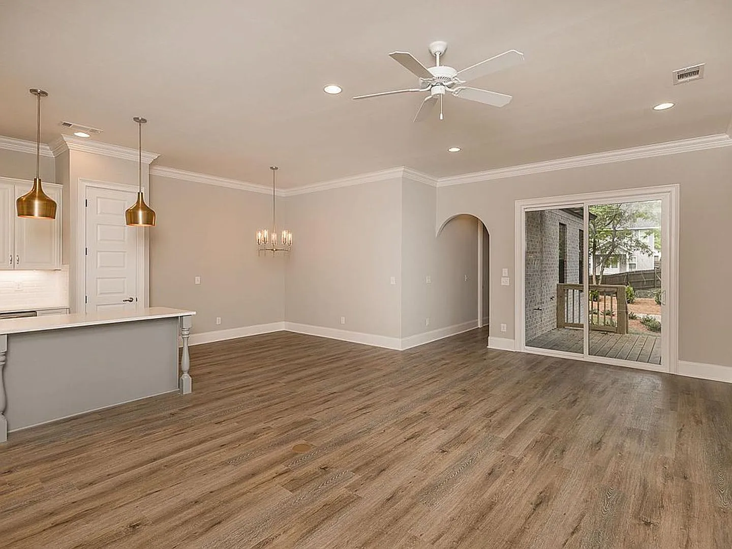 4 Bed | 4 Bath Townhome Minutes from Downtown & Campus Available for Fall 2027! — Photo 4