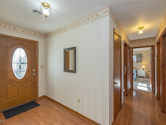 5th image of 243 Edgewood Dr