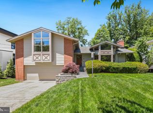 5829 Marbury Rd, Bethesda, MD 20817