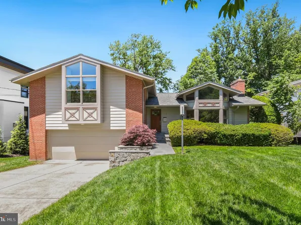 5829 Marbury Rd, Bethesda, MD 20817