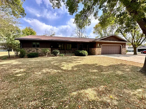 203 Deschepper Ct, Marshall, MN 56258