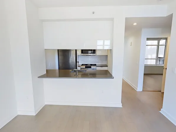 45 Hoyt Street image 1 of 11