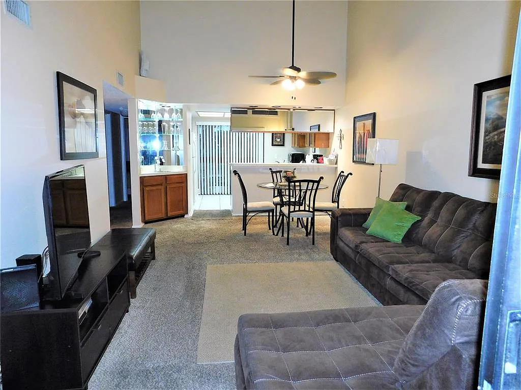 2 bed, 2.0 bath, 924 sqft, $1,800 — Photo 2