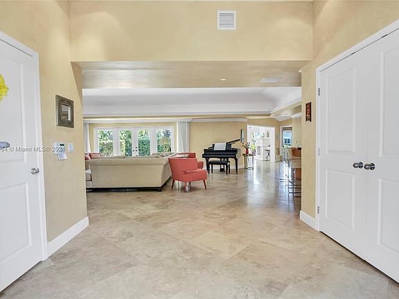 5th image of 2872 NE 28th St