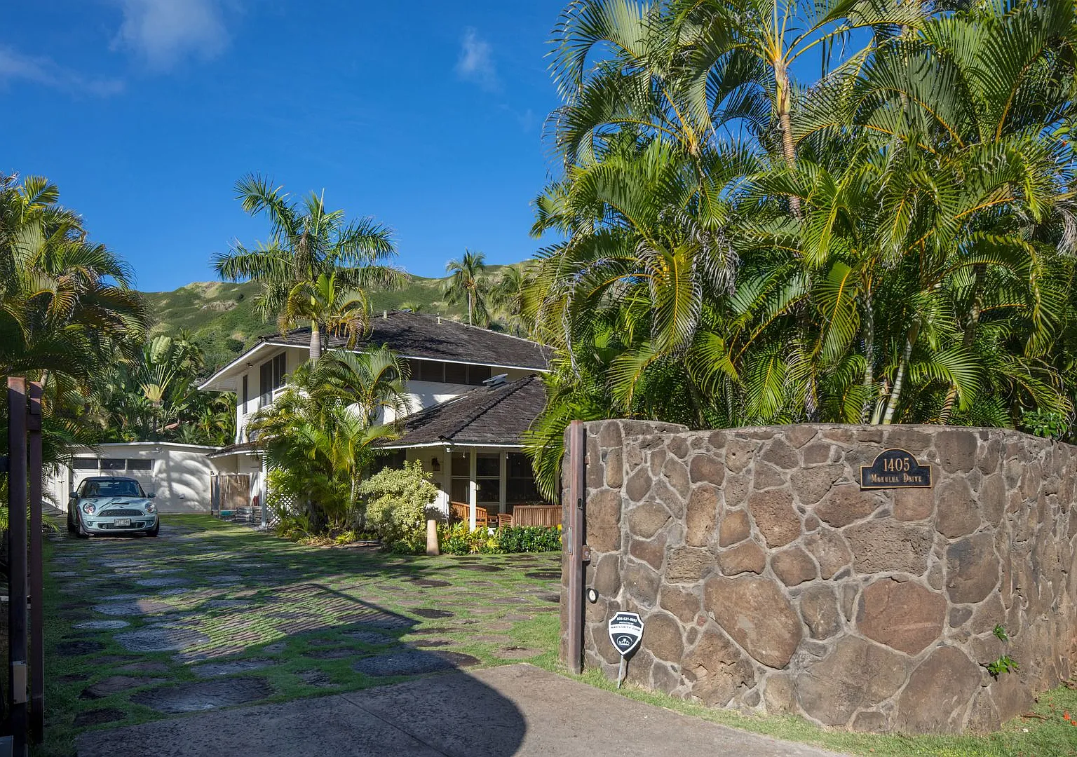 Fully Furnished Lanikai House with A/C — Photo 1