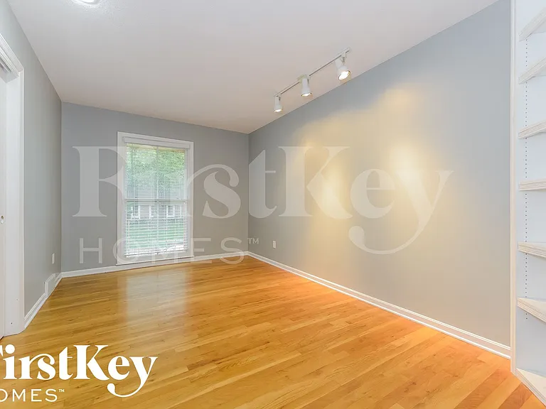 10342 Walmer St — Photo 11