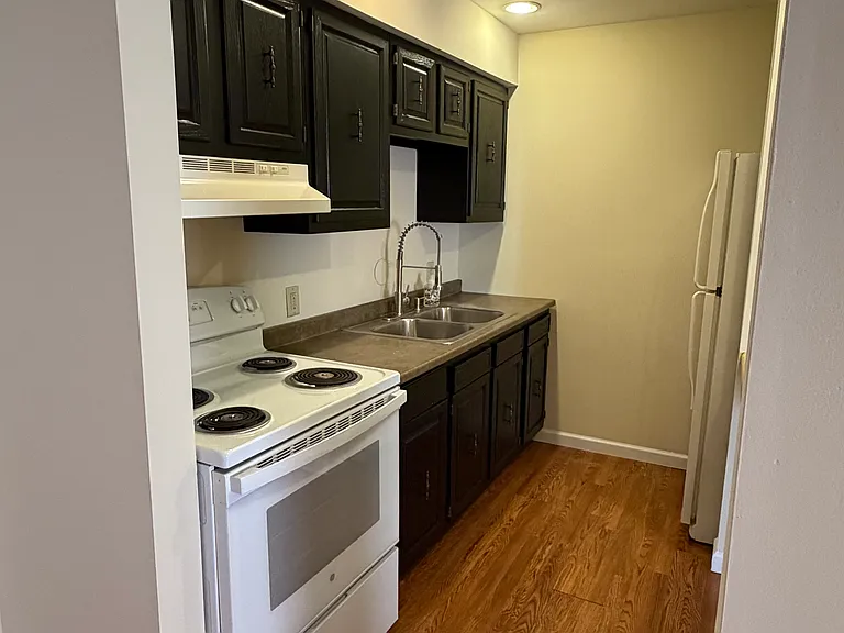 135 Grand Ave #4 — Photo 5