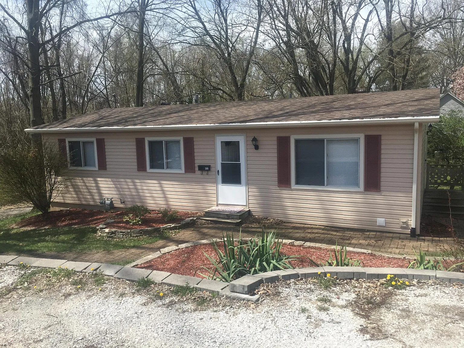309 Ash St photo 1