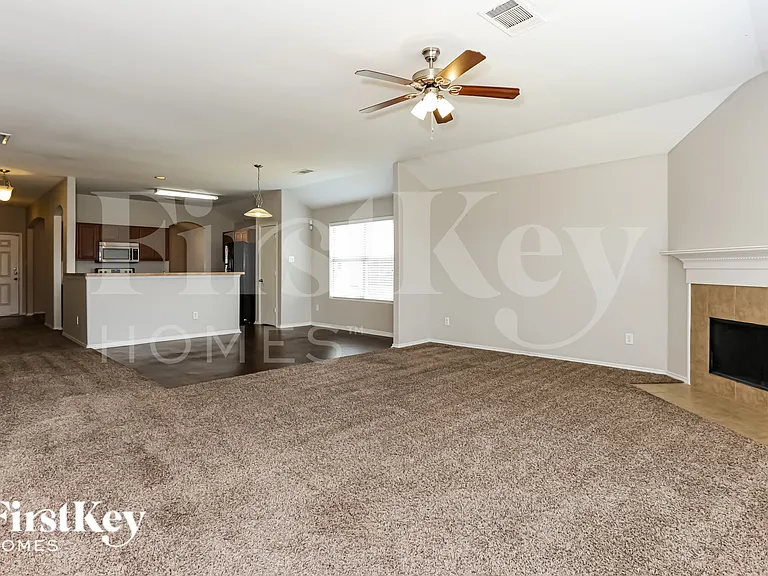 1422 Waldrop Dr — Photo 3