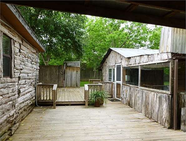 1st image of 902 Avenue N