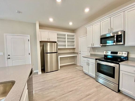 5th image of 2960 Oak Park Way #A