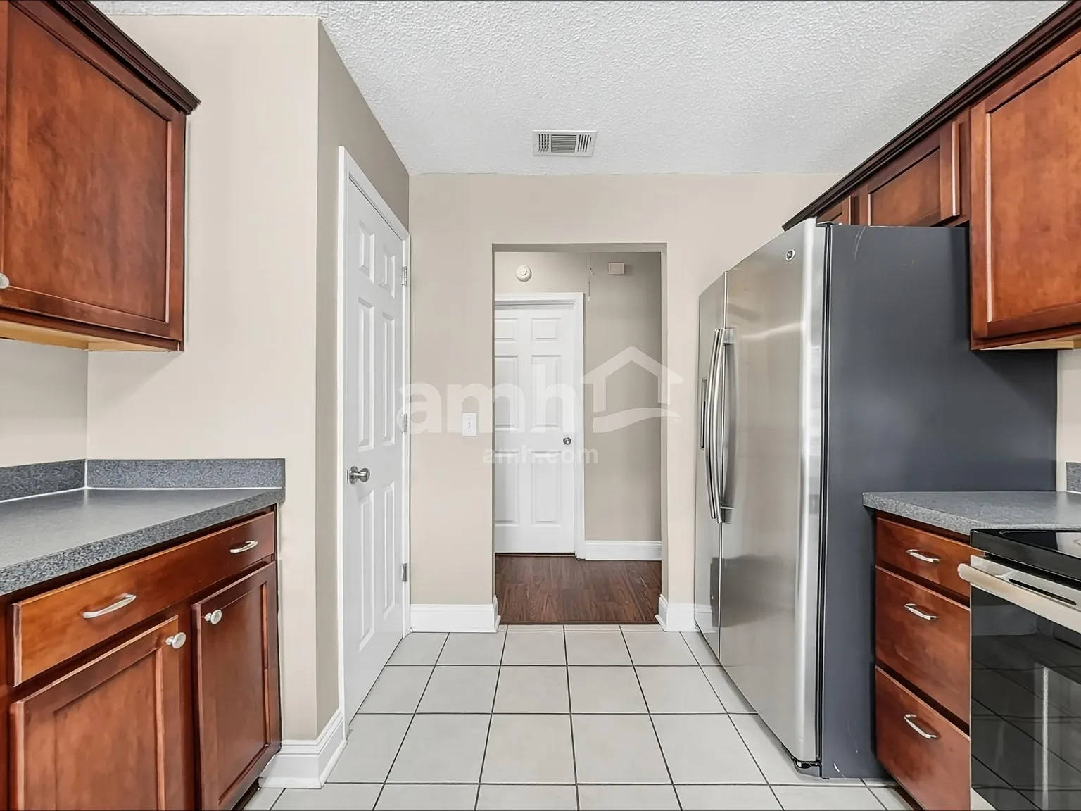 4 bed, 2.0 bath, 1901 sqft, $2,275 — Photo 3