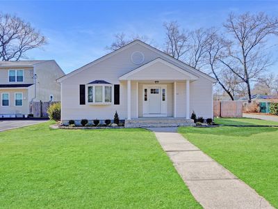 42 Montgomery Avenue, Mastic, NY, 11950