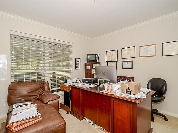 4th image of 5903 Mettler Ln