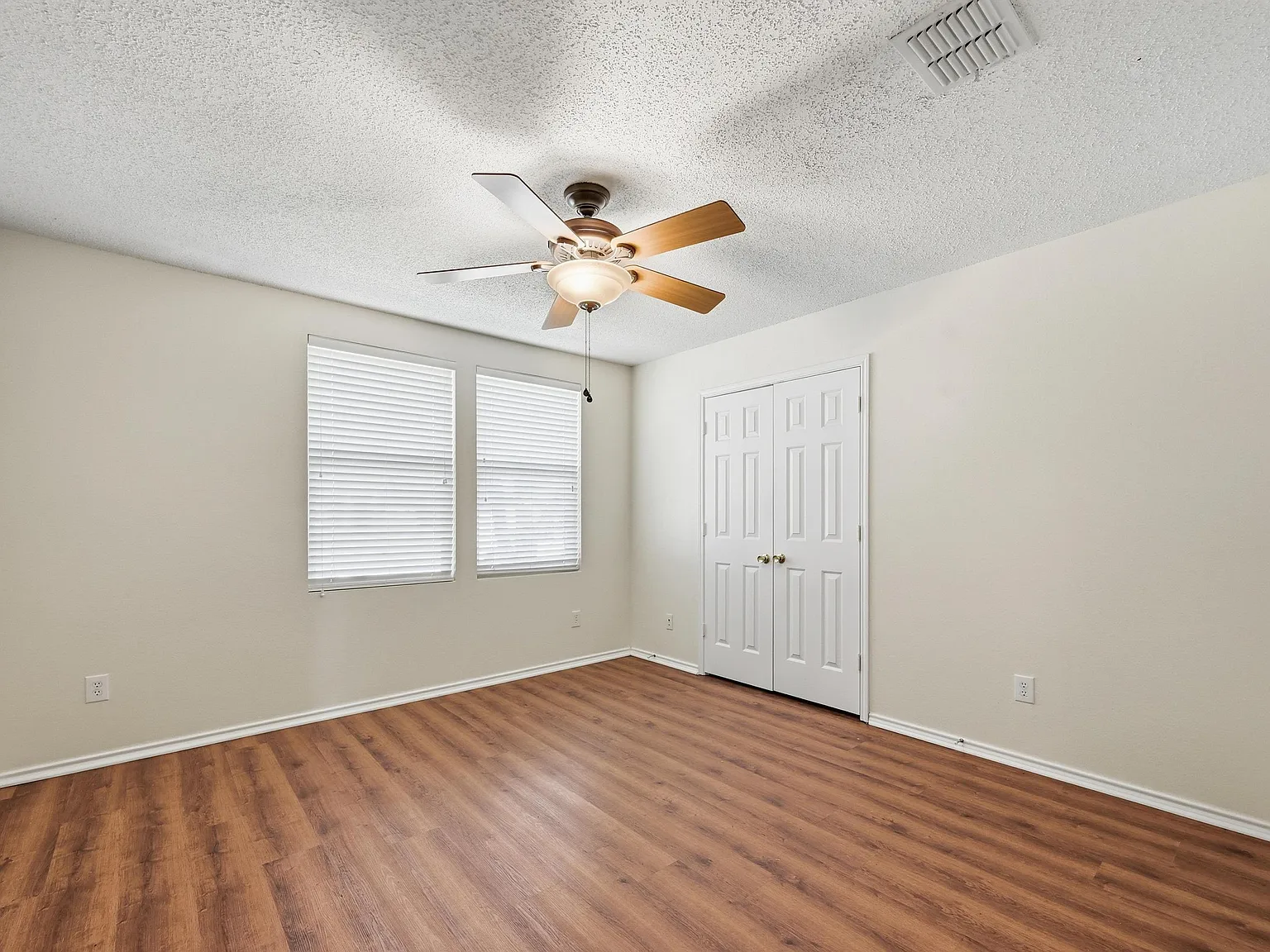 4 bed, 2088 sqft, $2,195 — Photo 2