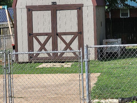 2nd image of 519 Pinoak Dr