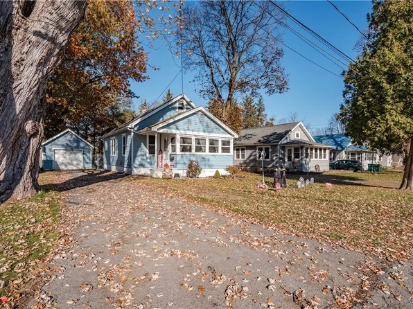 111 Randall Ter, North Syracuse, NY 13212