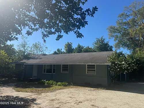 106 Hawthorne Dr Photo 1
