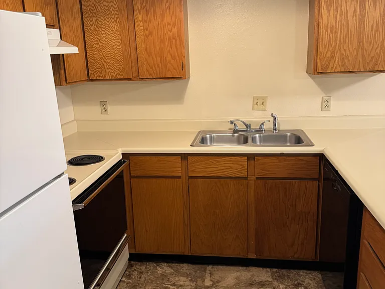 162 W Water St #8 — Photo 10