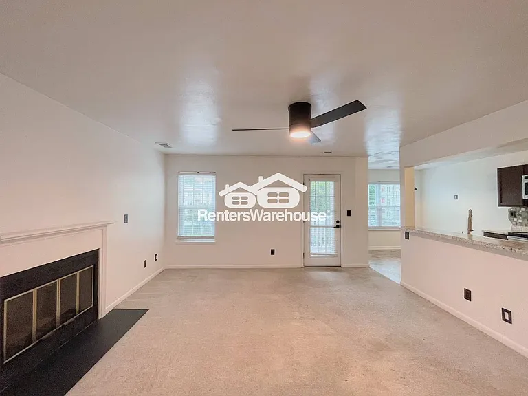 1843 Chantilly Ct #404 — Photo 12