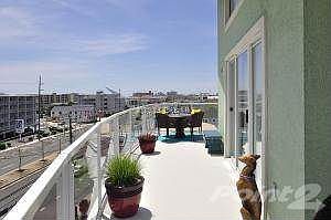 EAST WRAP-AROUND BALCONY