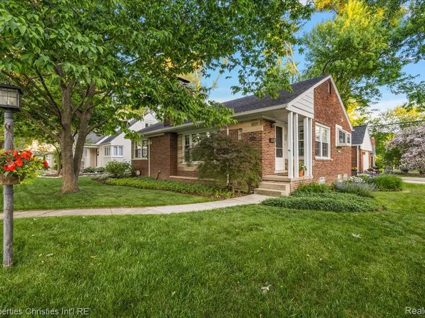 16051 Amherst Ave, Beverly Hills, MI 48025