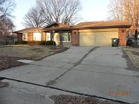 1593 Kingsford Dr photo 1