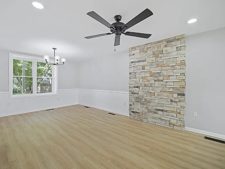837 Virginia Ave — Photo 2
