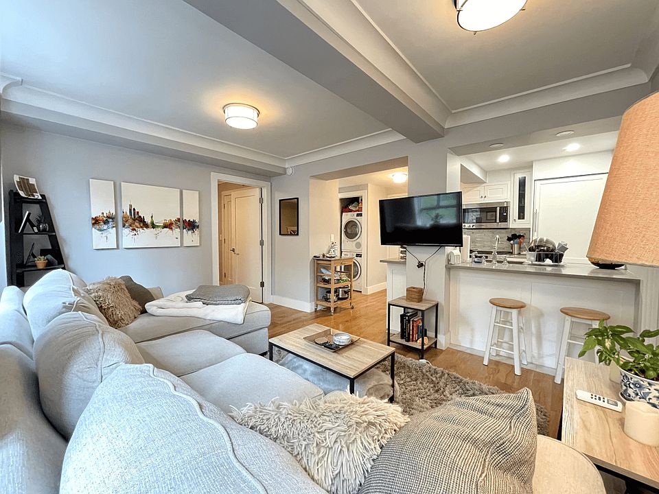 1st image of 752 W End Ave APT 12D