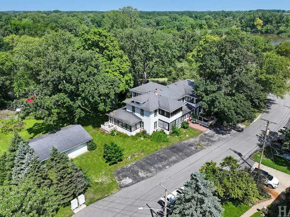 25036 W 1st St, Antioch, IL 60002