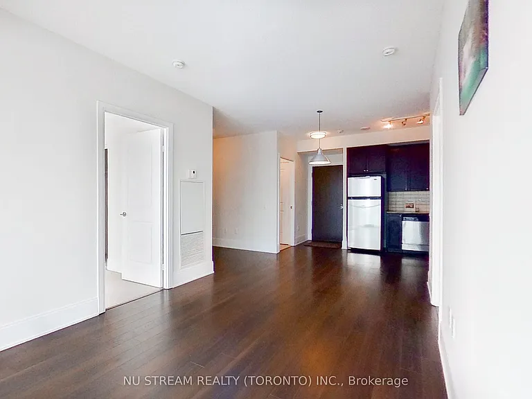 560 Front St W #829 — Photo 28
