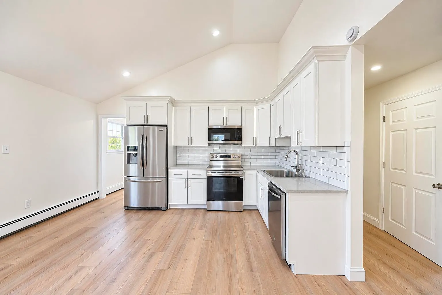 5 bed, 1500 sqft, $4,500 — Photo 1